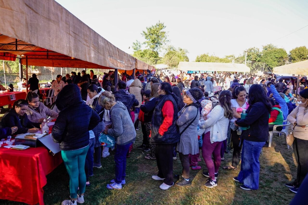 Jornada solidaria “Camilo en tu barrio” llegó a Viñas Cué. Foto: gentileza
