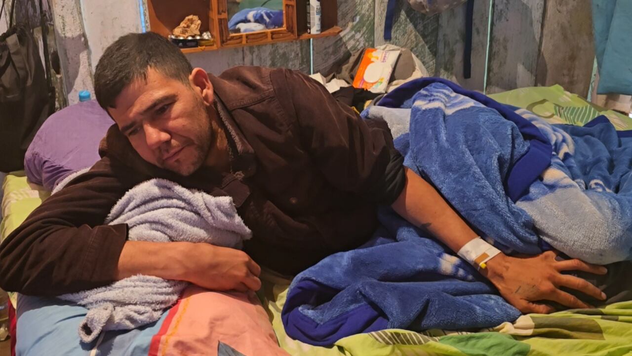 El hombre asegura que su hermano no para de llamarlo por celular. Foto: Captura corresposal Bernardino Castillo